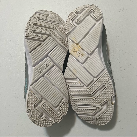 Fila Women Gray Sneakers Shoes Slip On Low Top Comfort Cushion Size 6 - Picture 6 of 11